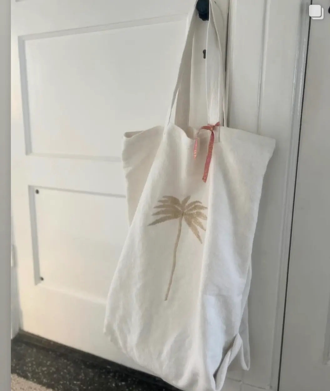 White handmade palm fiber beach tote bag with gold palm embroidery — Souhaib Creative Service Morocco